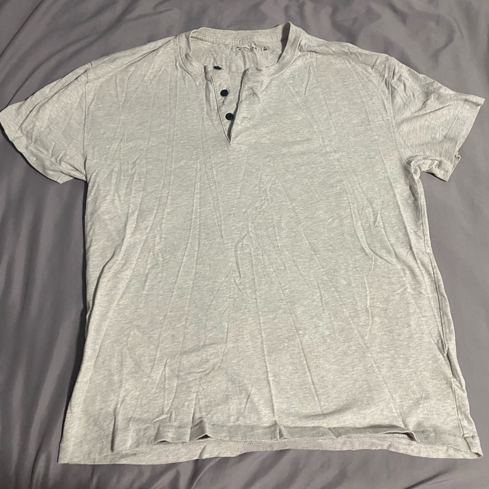 Abercrombie & Fitch Soft A&F Essentials Three Button Tee